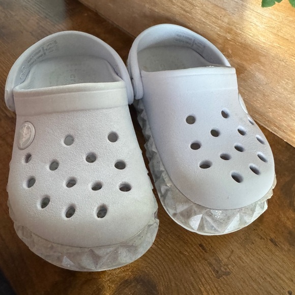 Kids light blue crocs - Picture 7 of 8